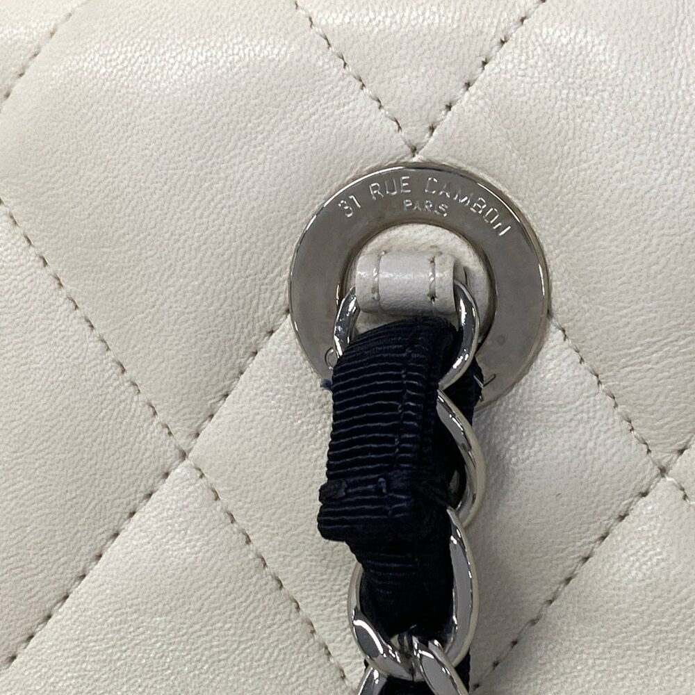 Chanel Matelasse Tote Bag White Black Lambskin Nylon - Picture 11 of 15